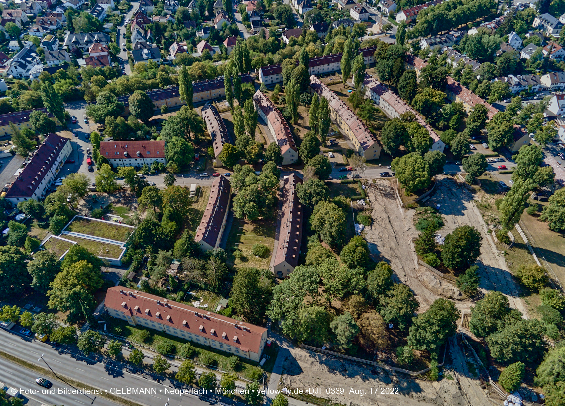 17.08.2022 - Luftbilder von der Baustelle Maikäfersiedlung in Berg am Laim